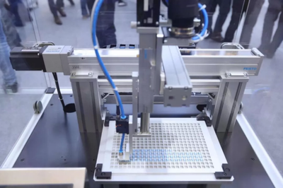 精彩回眸 协作机器人如何在智慧工厂大舞台“争奇斗艳”与国内通信设施服务业务的融合